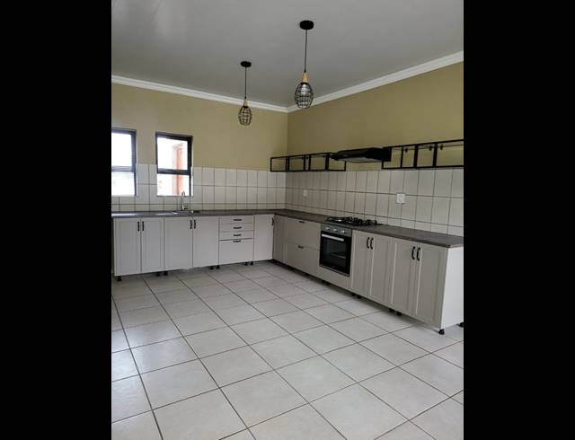 4 BEDROOM HOUSE FOR SALE IN ESTATE D' AFRIQUE